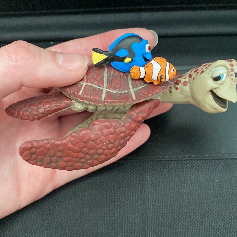 Sweeeeet friendship finding Nemo hallmark ornament - Picture 3 of 4